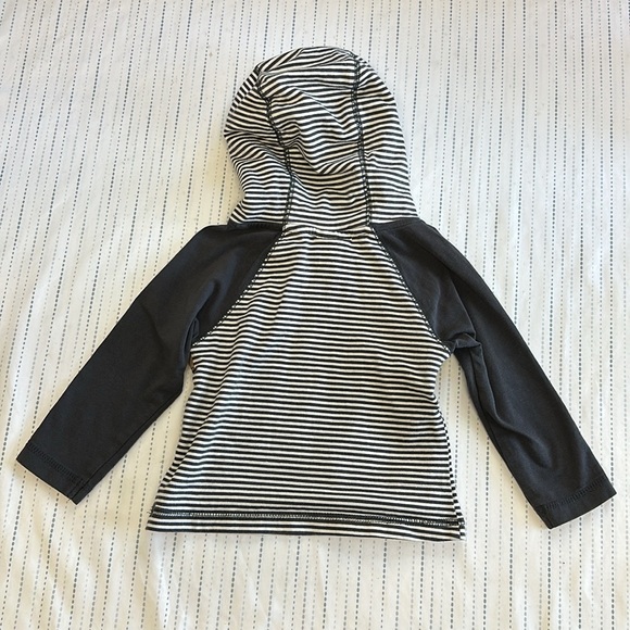 Tommy Bahama - Pullover hoodie - Size 6-9 months BUNDLE AND SAVE - Picture 5 of 5